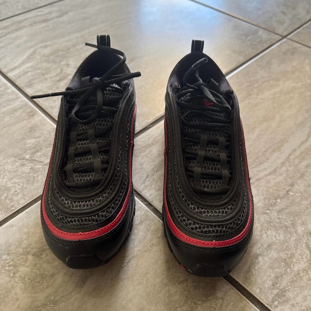 Black and red Nike Air Max 97